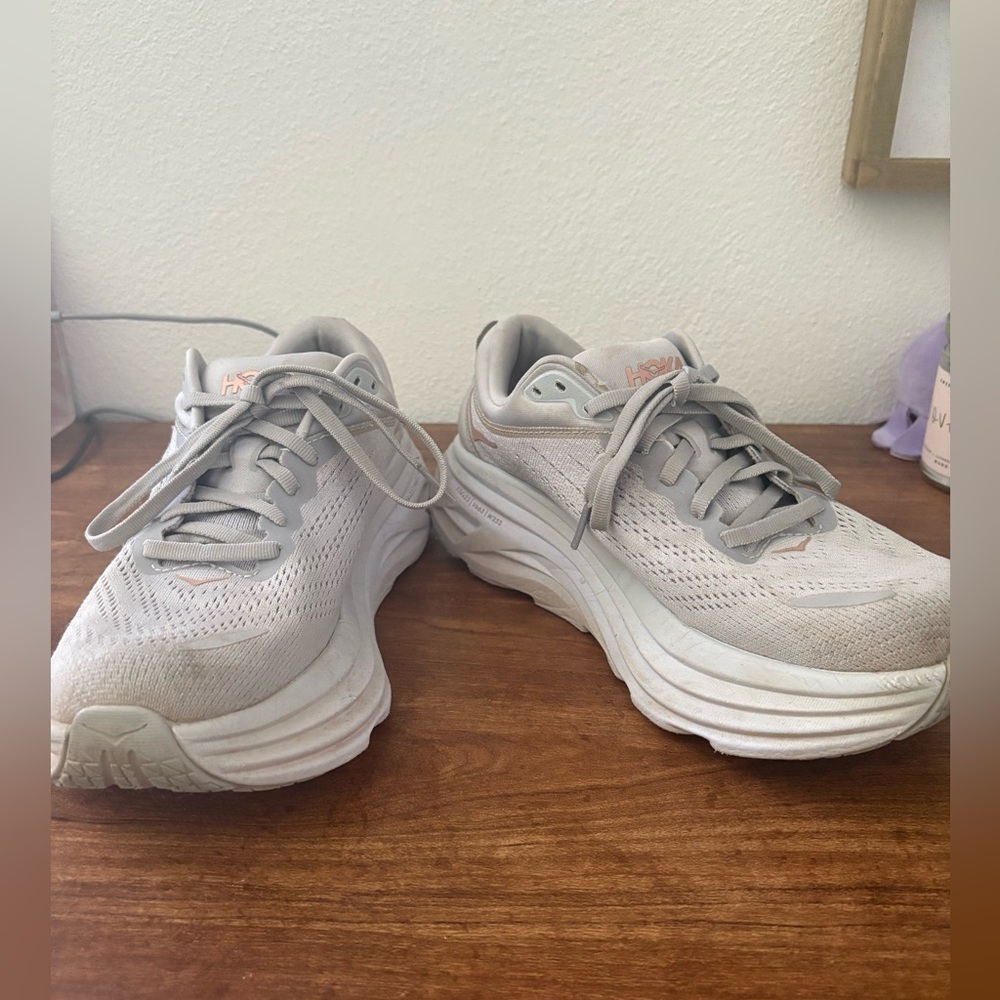 SOLD! Women’s Hoka Bondi 8